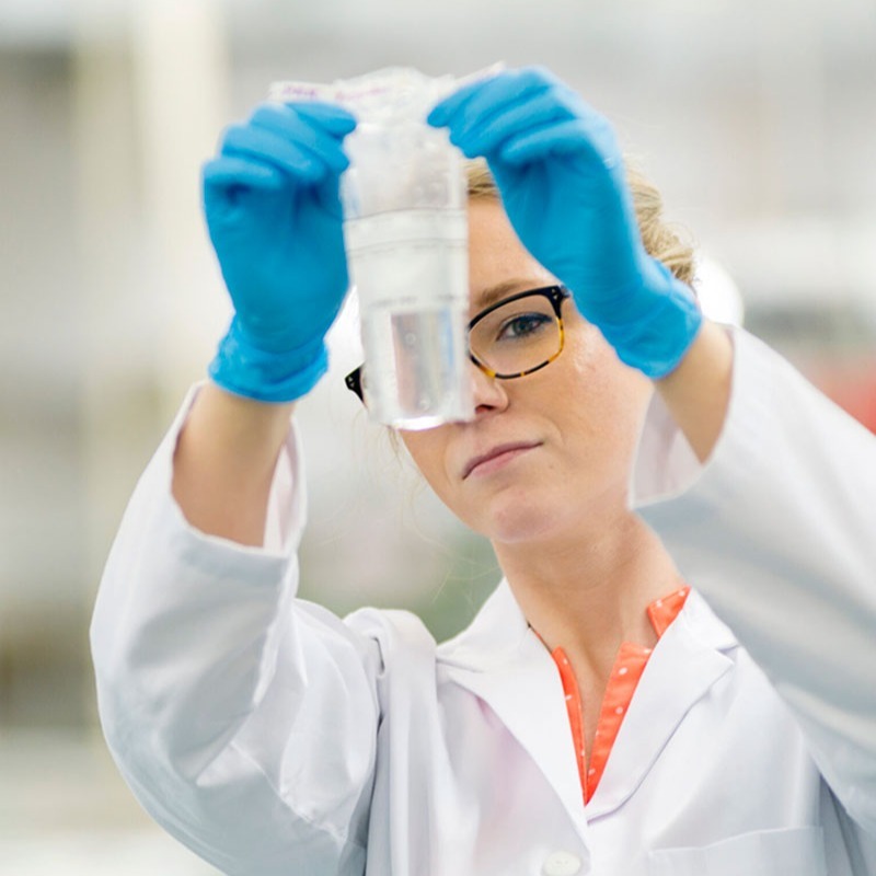 Whirl-Pak_sample-collection-bag-being-assessed-by-a-lab-worker_WEB_800x900-1