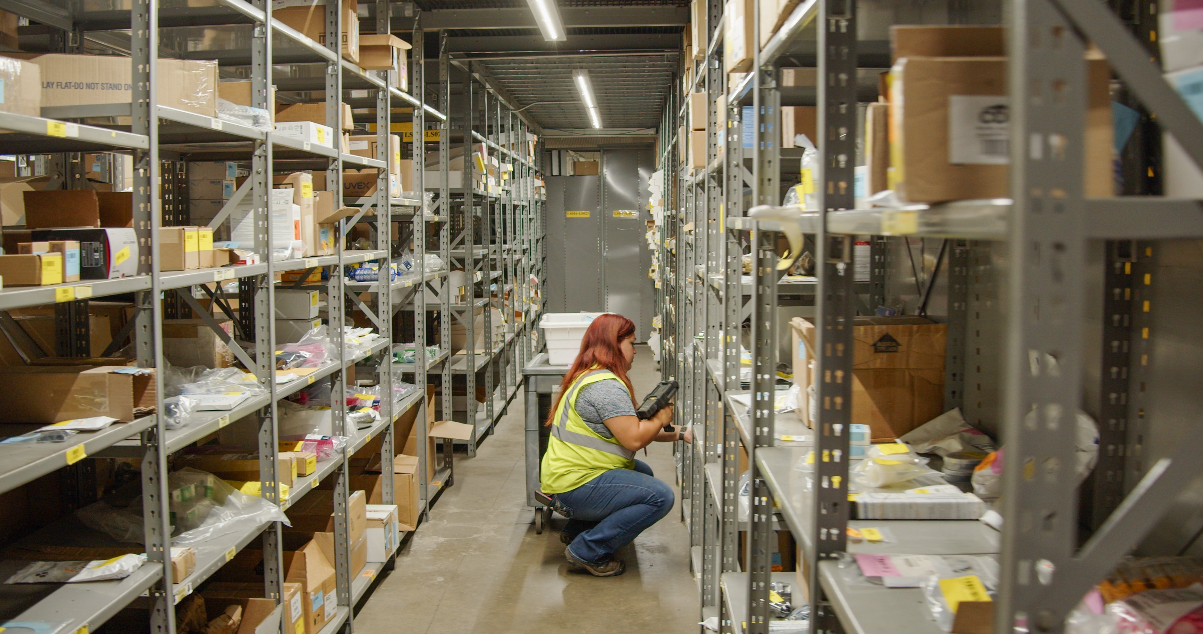 Brittney-Hagen-picking-items-for-an-order