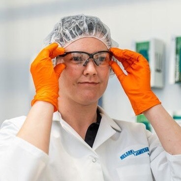 Lauren-Zellner-finishes-putting-on-safety-glasses_WEB600x400-1