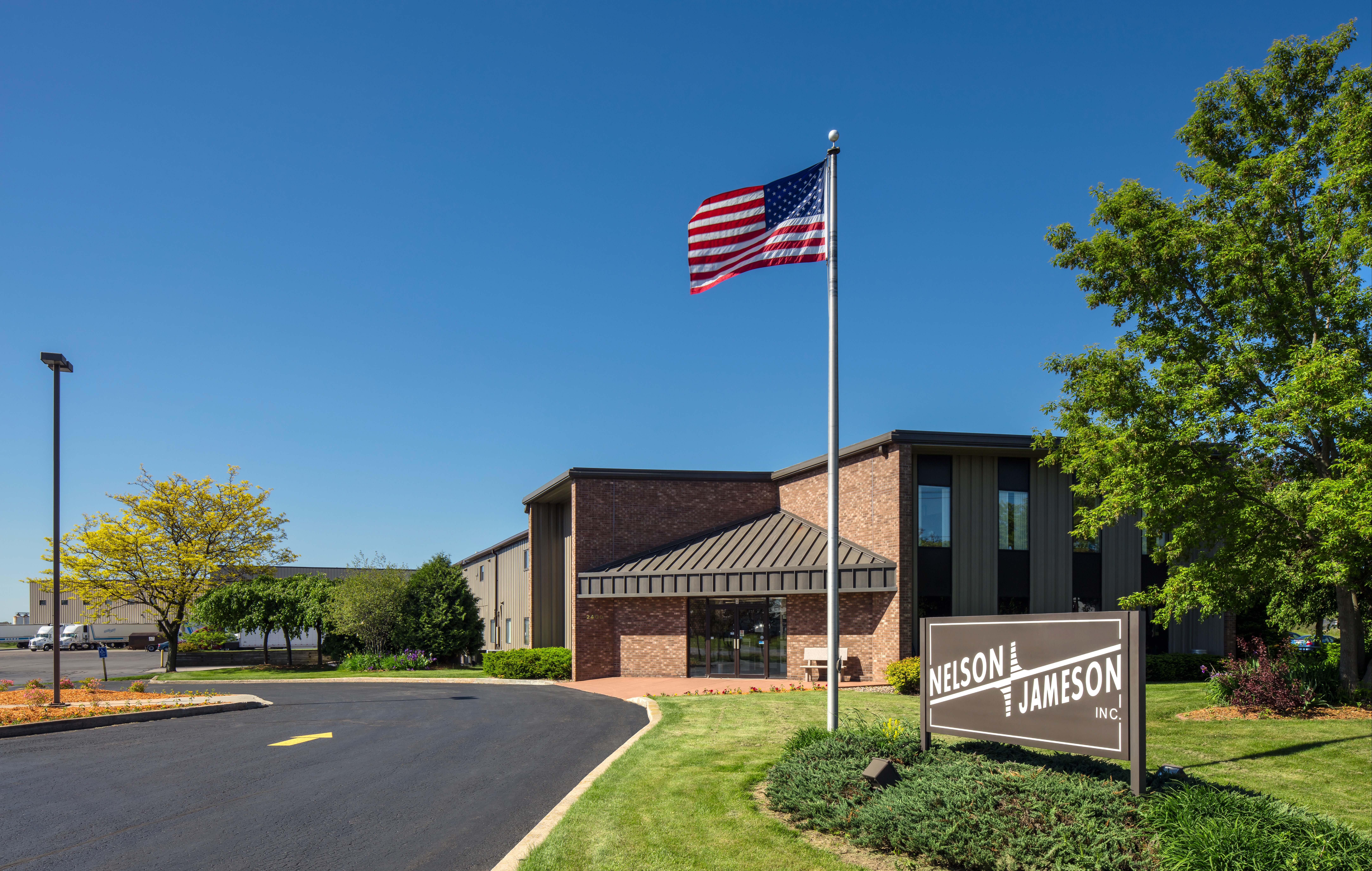 Marshfield-Wisconsin-distibution-center-exterior